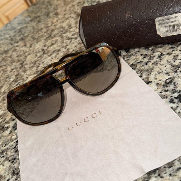 Gucci unisex Men’s Women’s Havana Aviator Sunglasses case and Gucci lens wipe - Picture 1 of 9